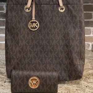 Michael kors handbag and wallet set